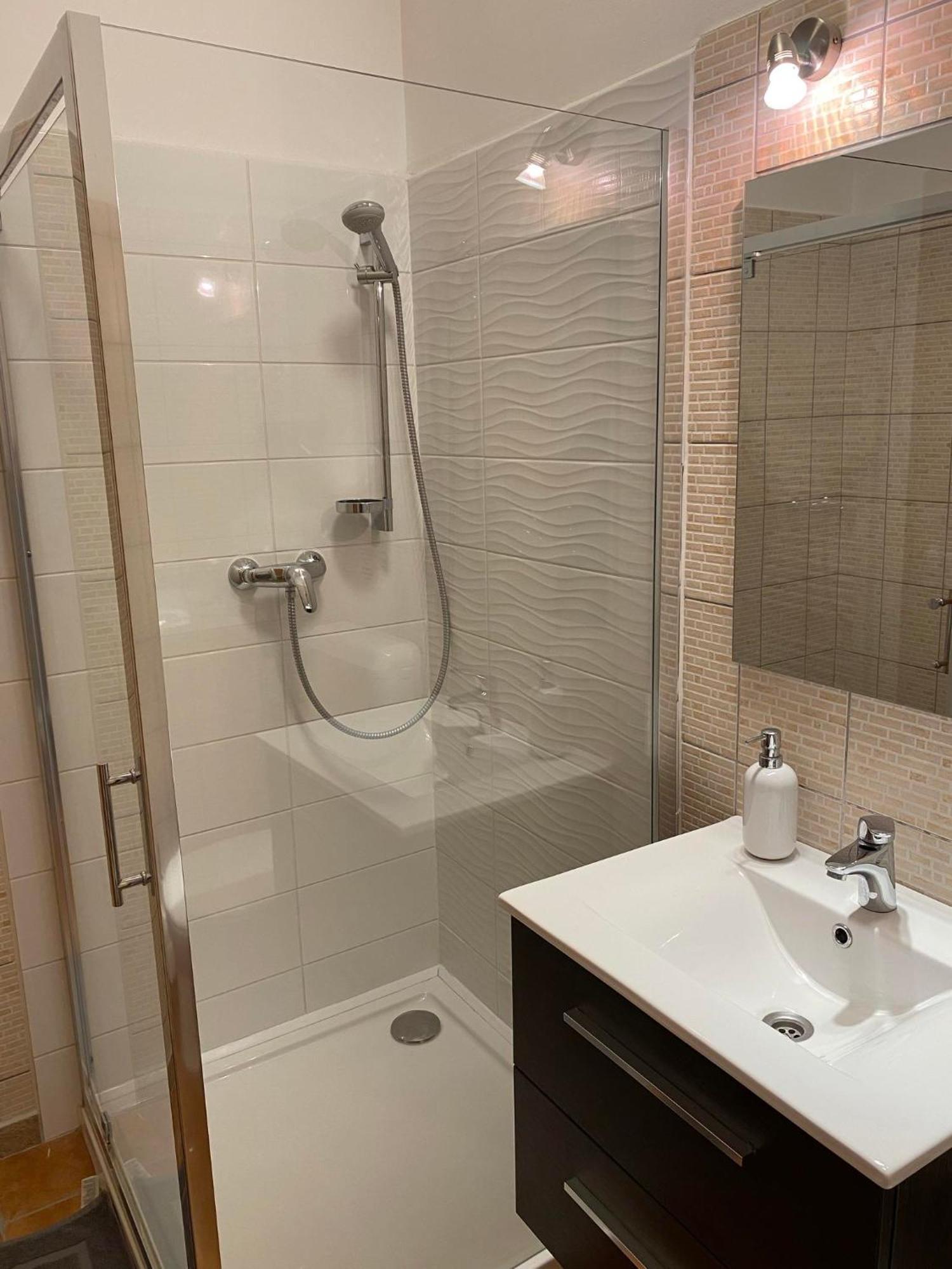 Takacs Vendeghaz 2 Apartment Sopron Bagian luar foto
