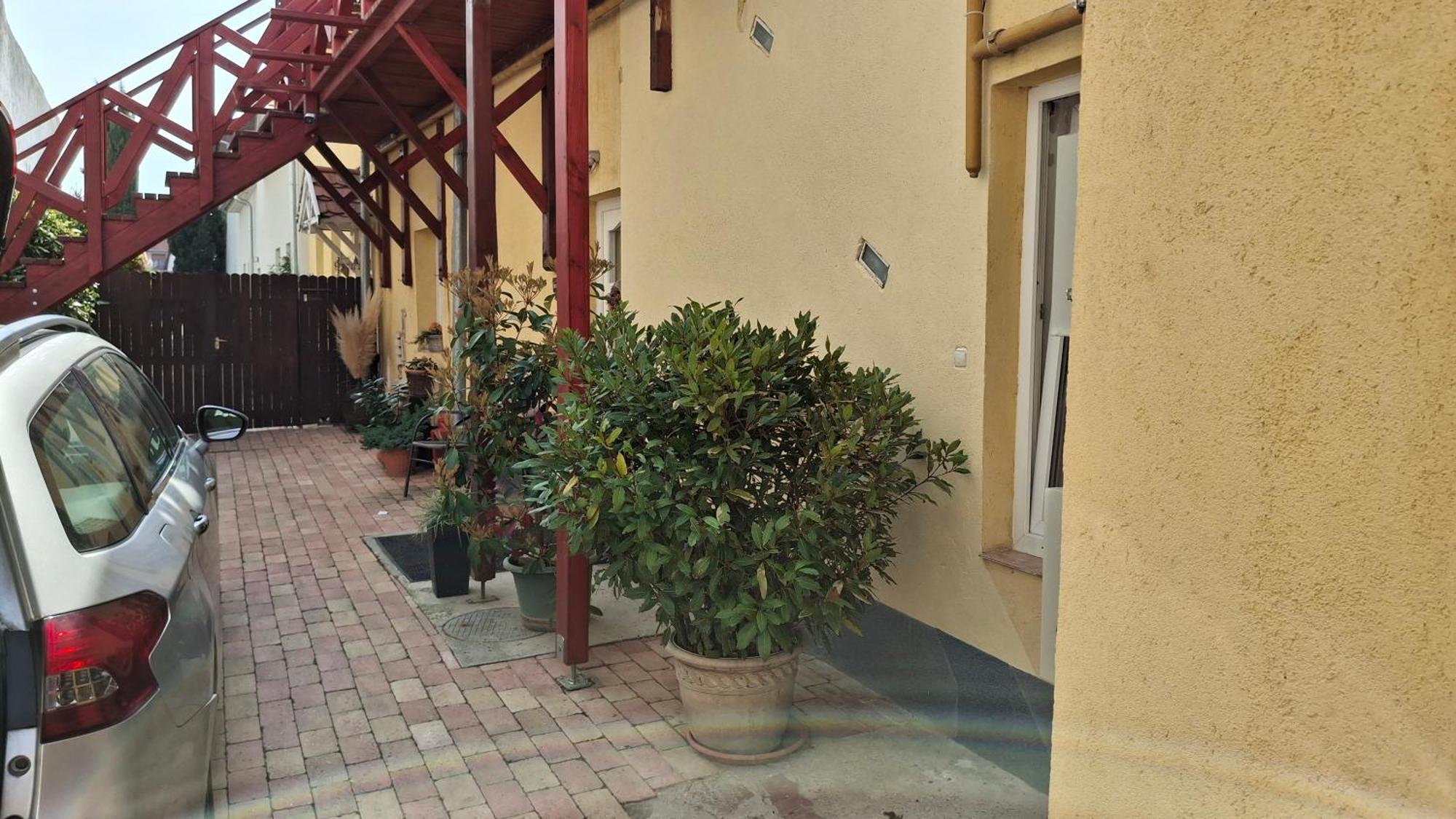 Takacs Vendeghaz 2 Apartment Sopron Bagian luar foto